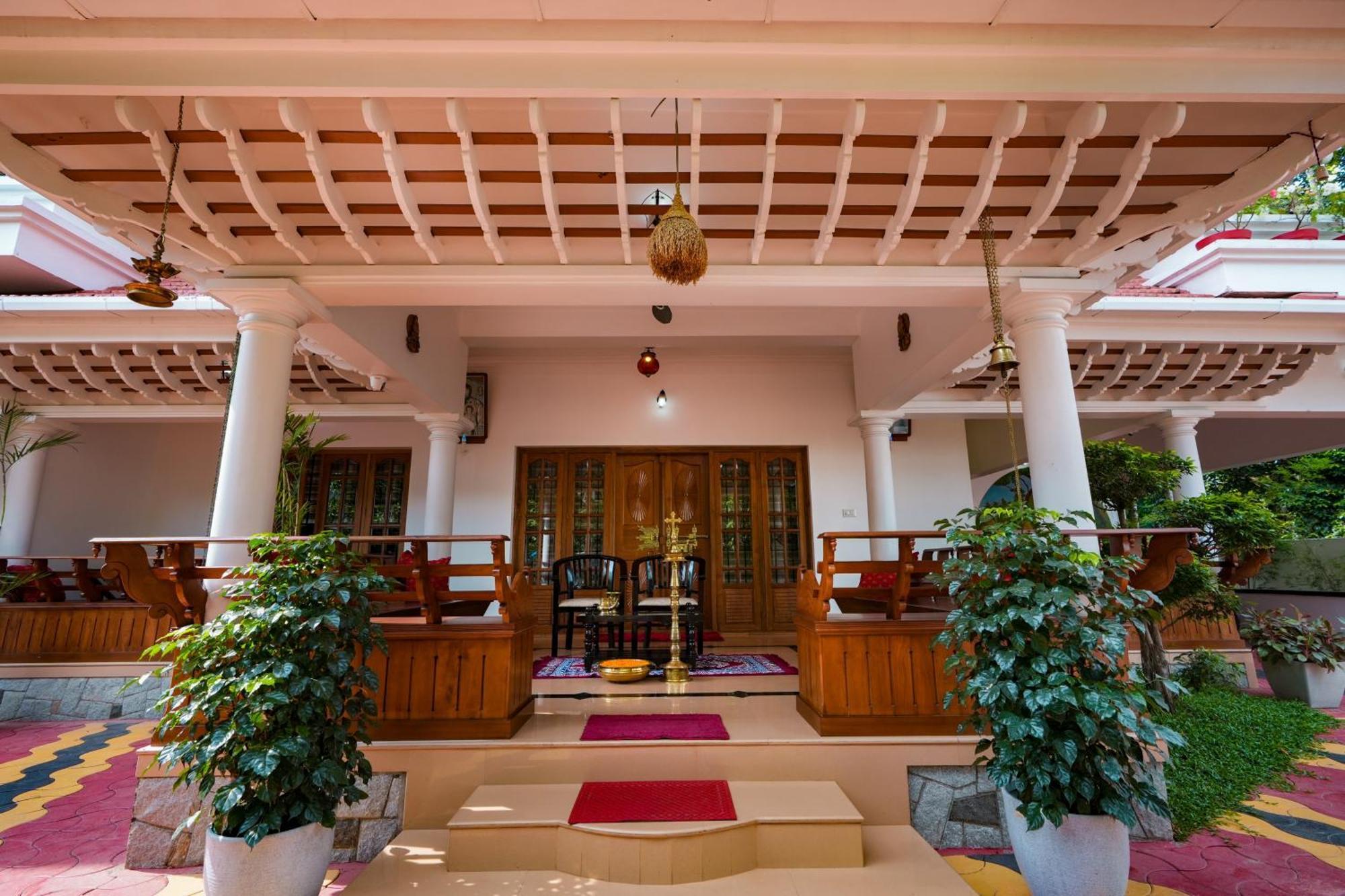 Parudeesa - Heavenly- Luxurious Palace Look-Near Cbd - Kerala - India With Breakfast Kāladi Zewnętrze zdjęcie